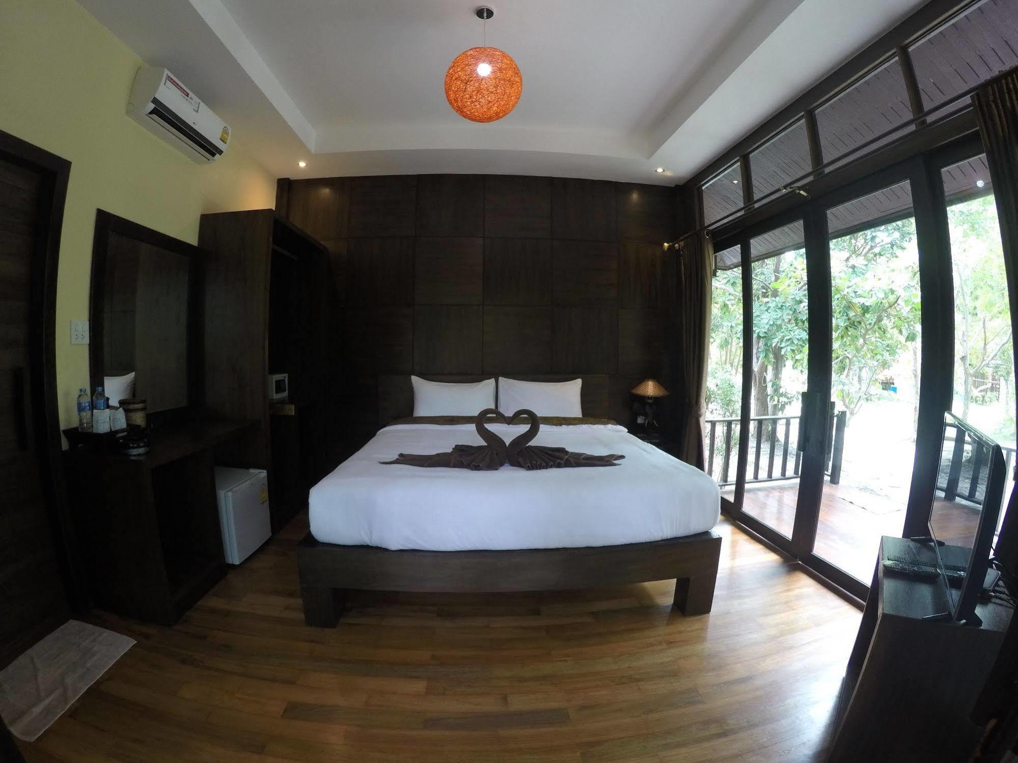 Lipe Sunset Beach Resort Екстериор снимка
